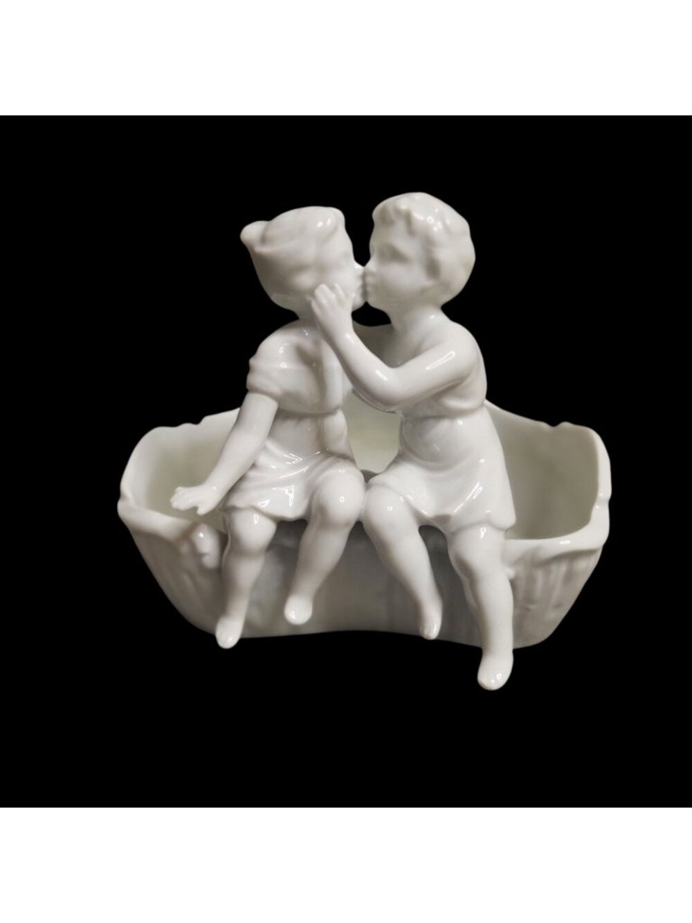 Vtg White Ceramic Trinket/Vanity Dish Planter Boy & Girl Couple Kissing
